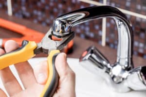 plumber installs a new fauct